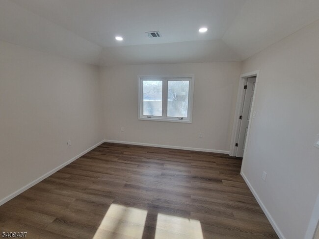 Building Photo - 31 Ann St