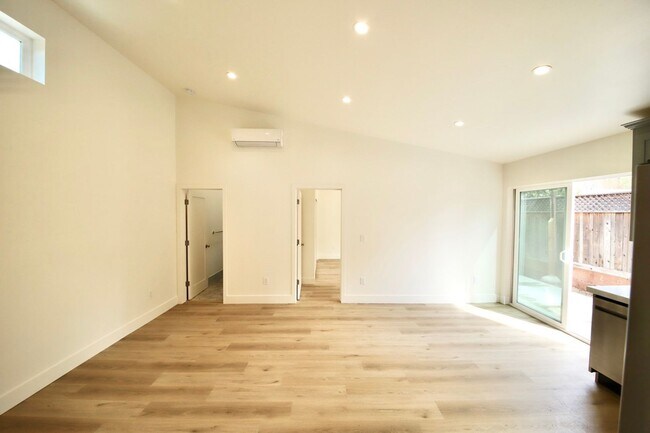 Foto del edificio - New Willow Glen Dream Back Cottage
