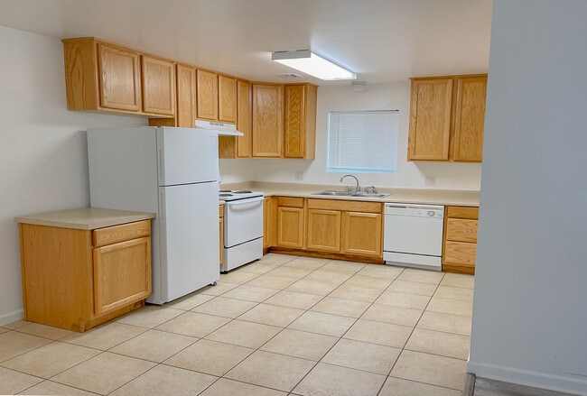 Building Photo - Spacious 2 Bedroom Apartment in Pima!