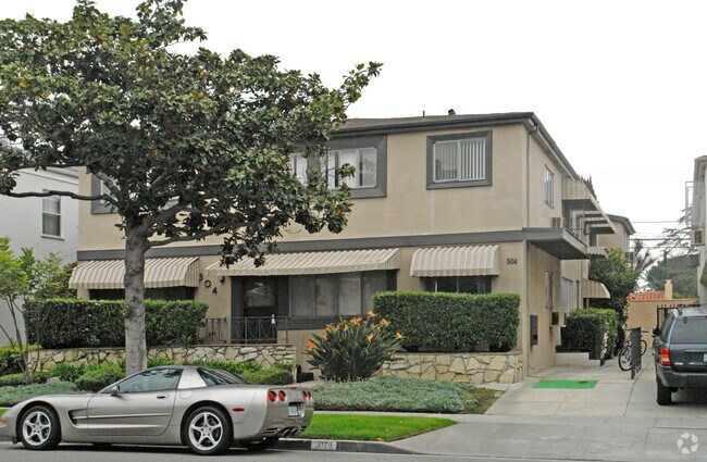 Building Photo - 304 S Doheny Dr