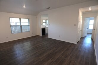 Building Photo - 1603 Oleander Grns Dr