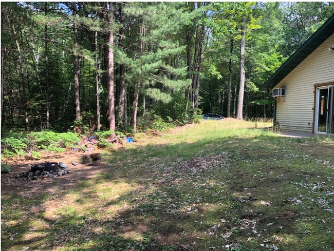 Building Photo - 637 Spruce Holw