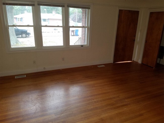 Building Photo - 1232 Ormer Rd