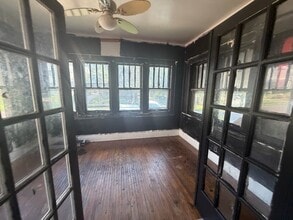 Building Photo - 107 E Archer Ave