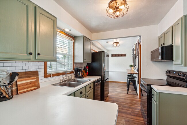 Foto del edificio - 240 Koshkonong Dr