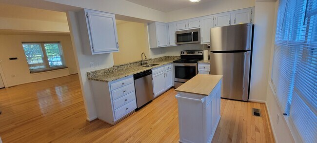 Building Photo - 6632 Medinah Ln