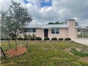 Building Photo - 1305 Carr Dr