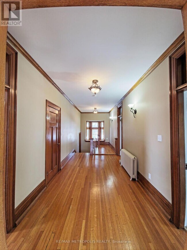 Photo du bâtiment - 1110 Simcoe St S