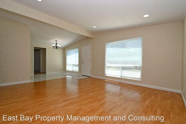Foto del edificio - 4 br, 2 bath House - 4374 Millard Ave.
