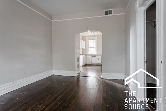 Building Photo - 2031 W Moffat St