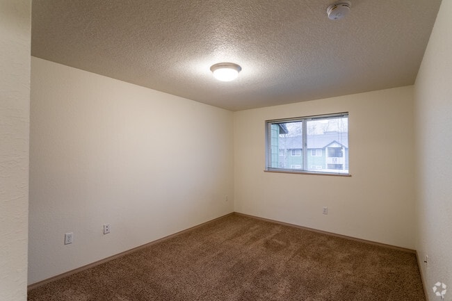 2BR, 1BA - 884 SF - Crescent Park