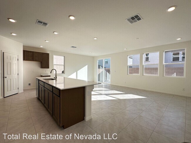 Building Photo - 5 br, 3 bath House - 9004 Lucky Crest St.