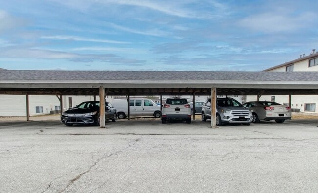 Building Photo - 1709 Rockingham Dr