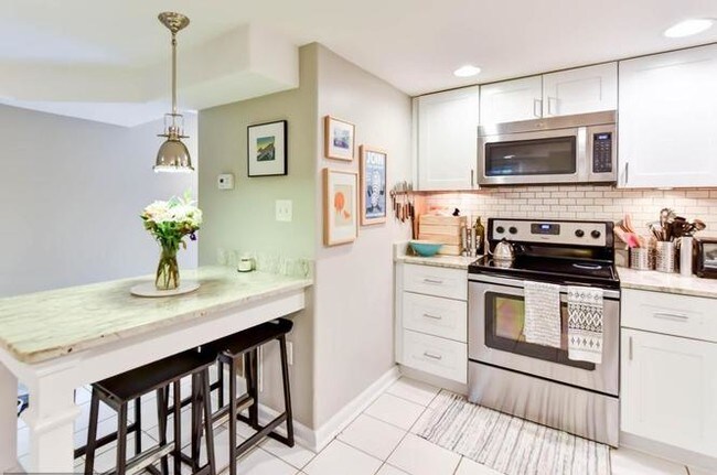 Building Photo - 631 14th St NE