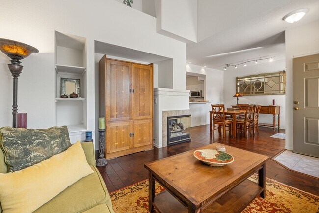 Foto del edificio - 6412 Silver Mesa Dr