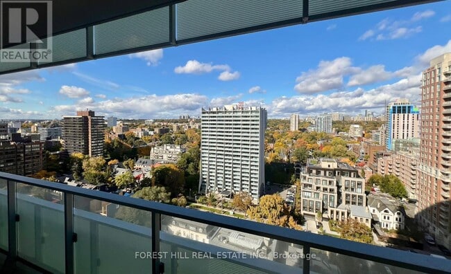 Photo du bâtiment - 200 Bloor St W