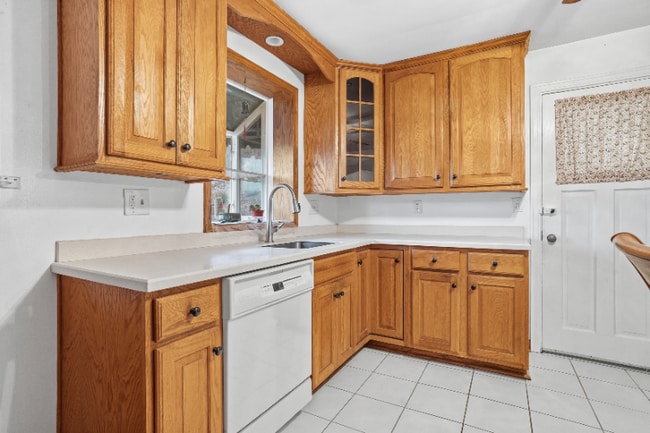 Building Photo - 350 Broadway Dr