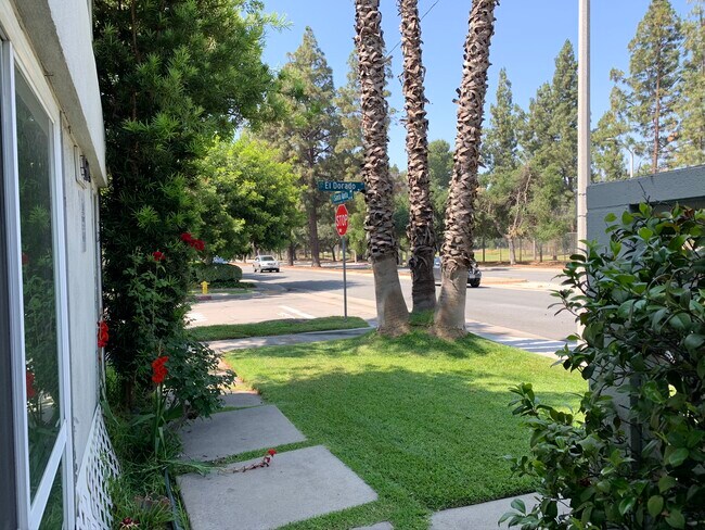 Building Photo - 424 S Santa Anita Ave