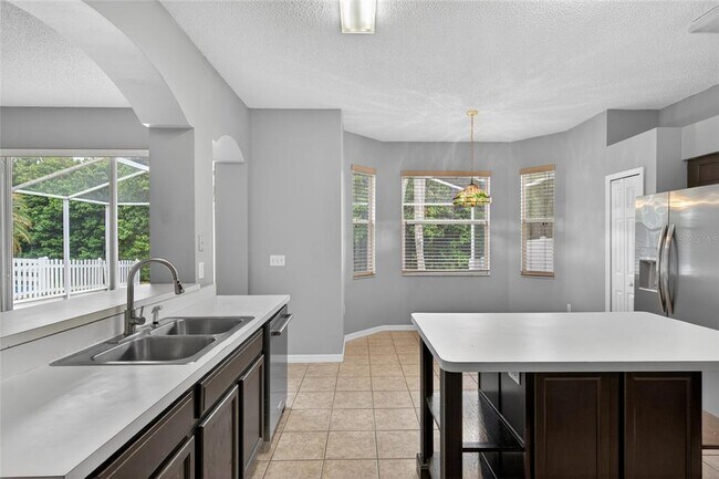 Foto del edificio - 4210 Harbor Lake Dr