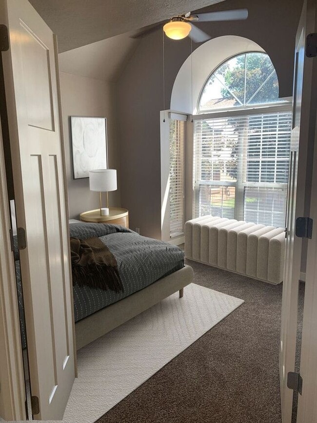 Foto del edificio - Two Bedroom Apartment with Living Area Loft Available!