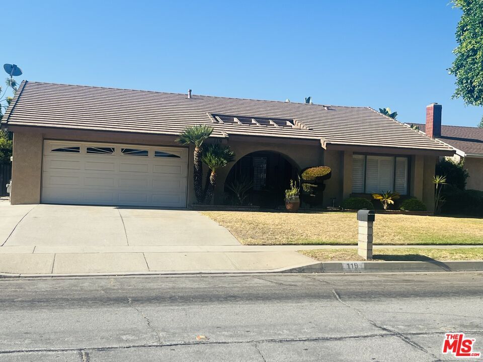 Building Photo - 119 E Juanita Ave