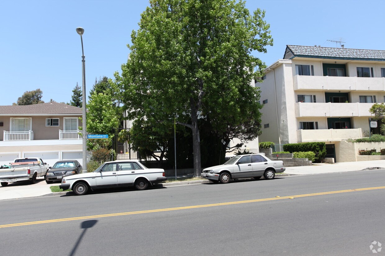 Building Photo - Career Apartments
