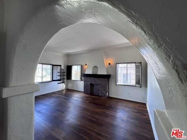 Foto del edificio - 1425 S Curson Ave