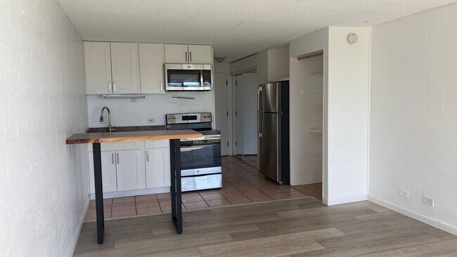 Building Photo - 85-175 Farrington Hwy #C423