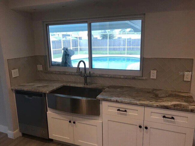 Foto del edificio - 224 Doverwood Rd