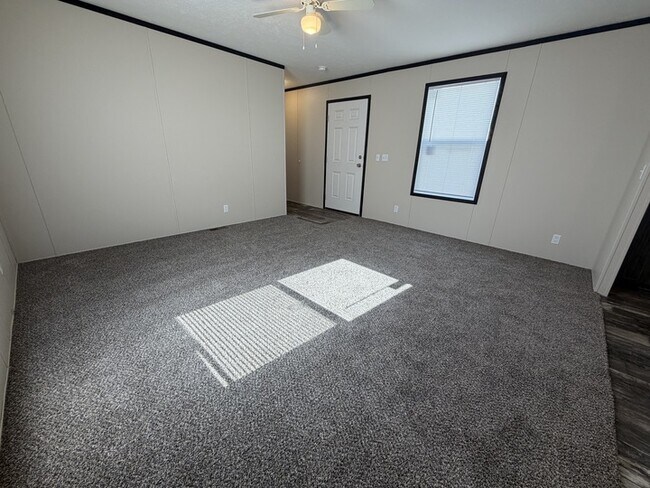 Building Photo - 16011 Villaire Ave