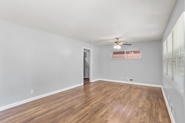 Building Photo - 2451 Harwood Dr
