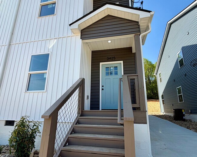 Foto del edificio - 3425 Garden Dr