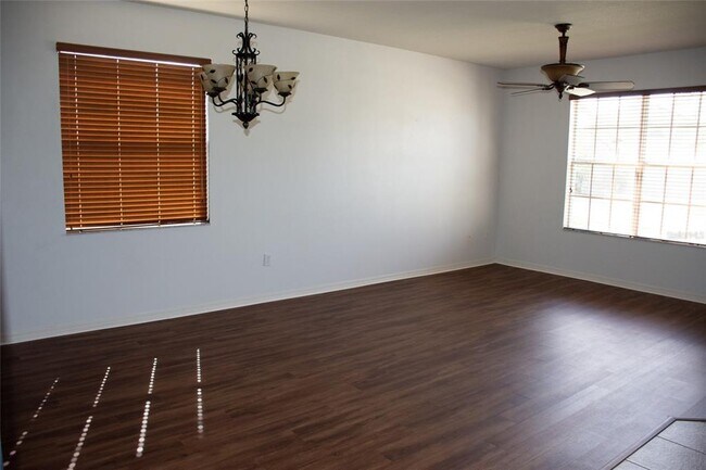Building Photo - 2504 Ladoga Dr