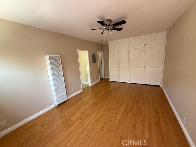 Foto del edificio - 1008 N Glenoaks Blvd