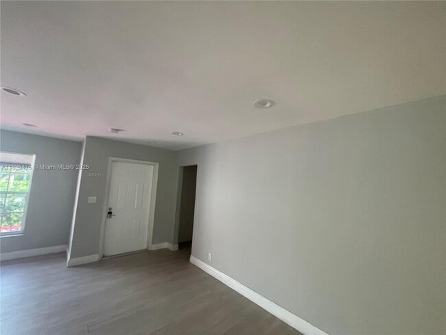 Building Photo - 10400 NW 5th Ct