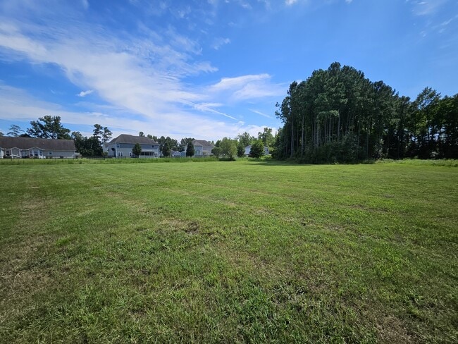 Building Photo - 214 Gracyns Dr