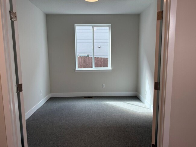 Building Photo - 9627 NE 29th Ave