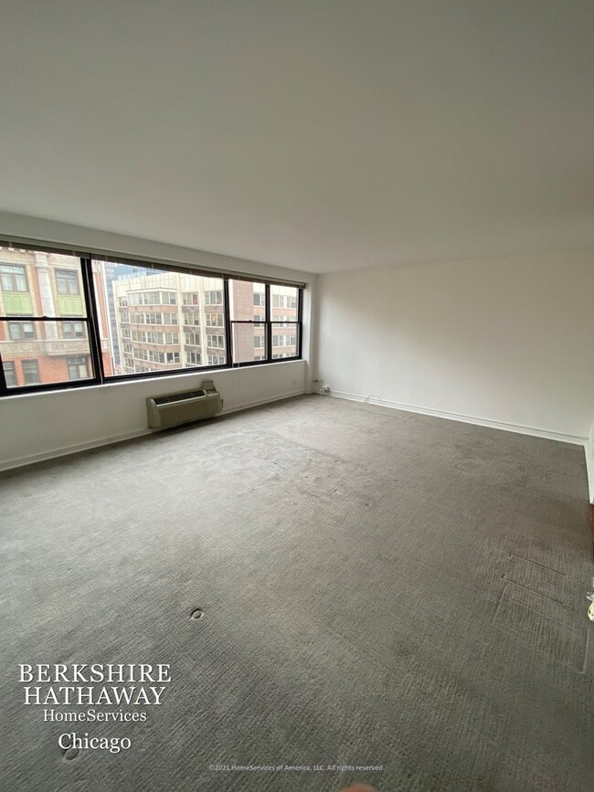 Building Photo - 850 N Dewitt Place