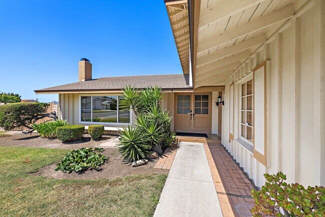 Foto del edificio - Spacious Home on Corner Lot!