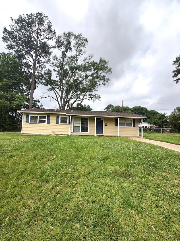 306 Holly St, Silsbee, TX 77656 - House Rental in Silsbee, TX ...