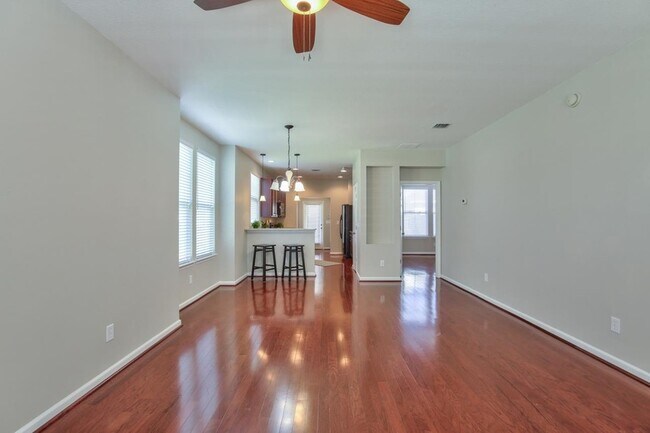 Foto del edificio - 4150 Four Oaks Blvd