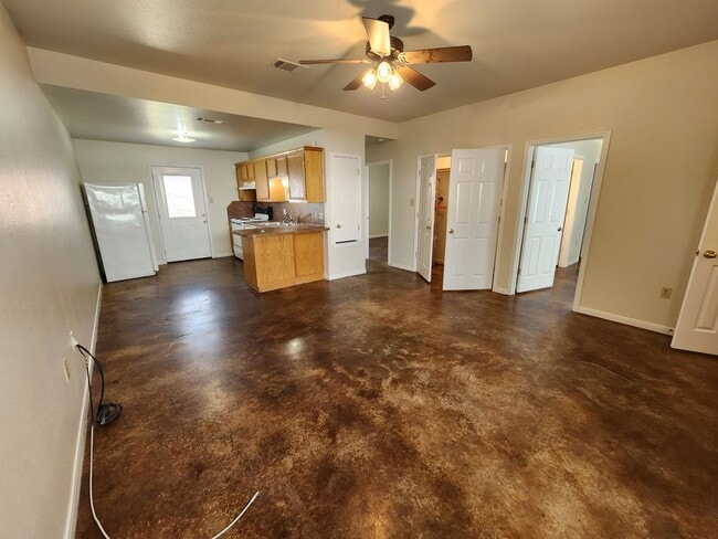 Building Photo - 811 E Ave I