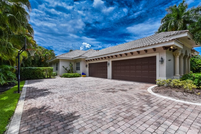 Building Photo - 18105 Long Lake Dr