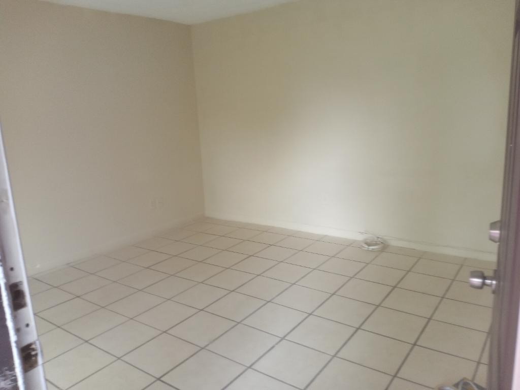 Foto del edificio - 8015 N 13th St