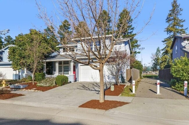 Building Photo - Charming 3-Bedroom, 2.5-Bathroom Home Avai...