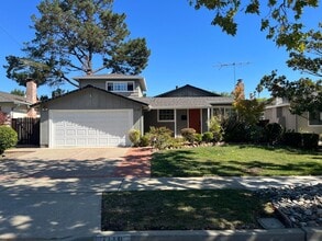 Building Photo - 1118 Scotland Dr.
