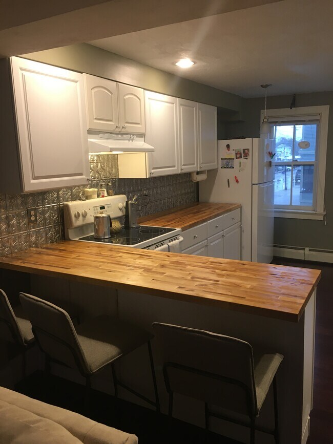 Building Photo - 387 Main St