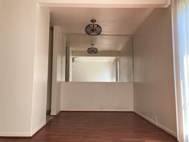 Building Photo - 2001 Branard St