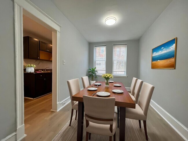 Foto del edificio - Remodeled Large 3bd/1 House with Rear yard...