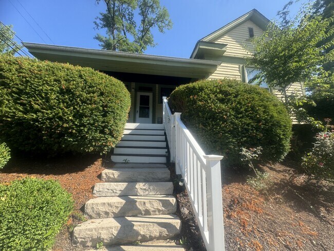 Foto del edificio - 215 E 9th St